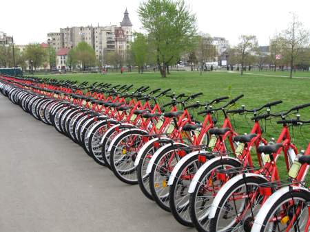 Din 2013, numai bicicletele vor mai putea fi conduse pe drumurile publice fără permis
