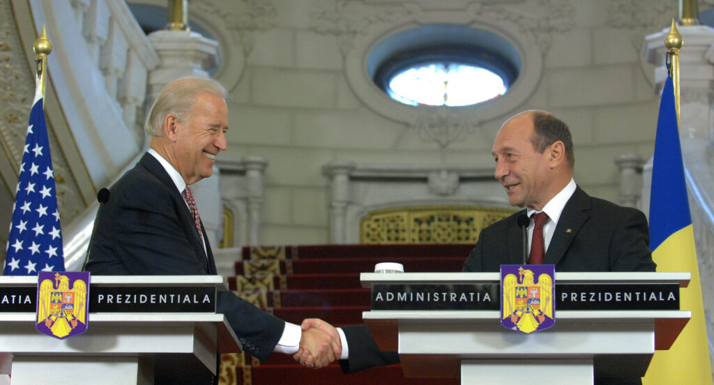 Cine îl însoţeşte pe Traian Băsescu la Washington