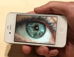 Big Brother e în buzunarul tău: Operatorii de telefonie îţi urmăresc fiecare mişcare
