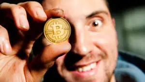 COLAPSUL MONEDEI virtuale: tranzacţiile cu Bitcoin au fost îngheţate