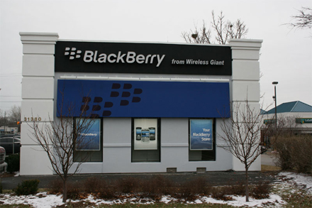 Producătorul terminalelor Blackberry concediază 2.000 de angajaţi