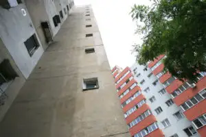 Cum influenţează înălţimea blocurilor preţul apartamentelor vechi