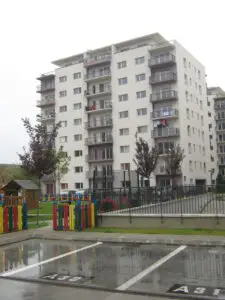 Proprietarii de apartamente vechi au ţinut preţurile pe loc şi în februarie