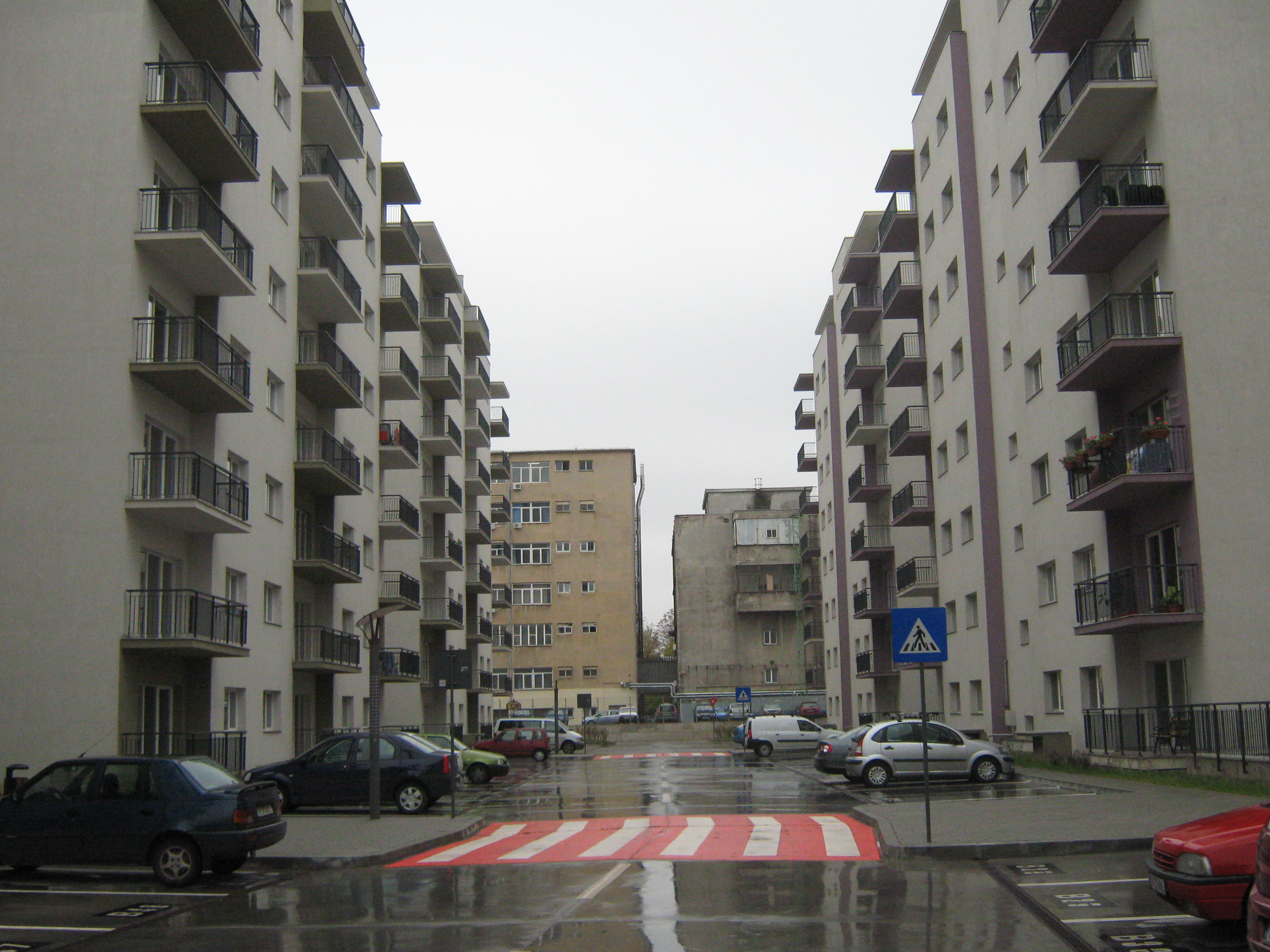 Băncile şi executorii ieftinesc apartamentele