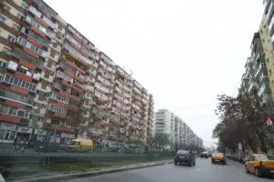 Chiriile au continuat să scadă în prima jumătate a anului