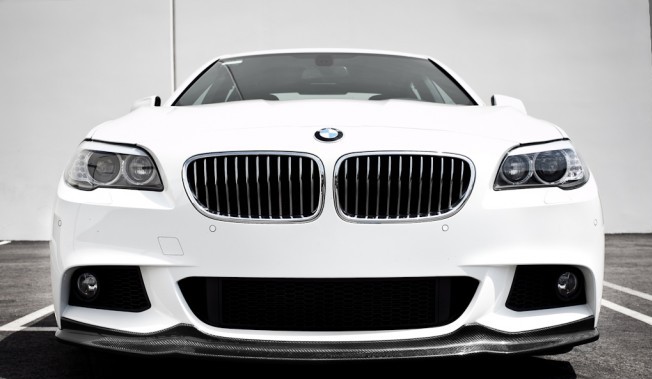BMW dezvoltă un automobil sport construit din fibră de carbon