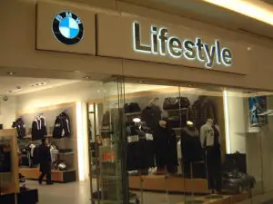 Magazin MINI & BMW Lifestyle, în premieră, în România