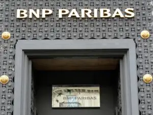 O mare bancă franceză s-ar putea vinde arabilor