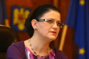 Anca Boagiu, ministrul transporturilor: „Plombăm, plombăm până ne vine rău”