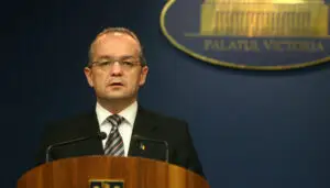 Boc susţine că se întâlneşte săptămânal cu firme străine care vor să investească în România