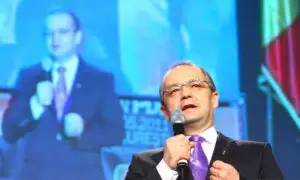 Emil Boc: „România îşi poate vinde certificatele de emisii de carbon până-n decembrie 2011”