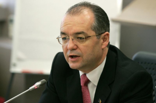 Boc: Guvernul oferă sprijin total pentru Oltchim