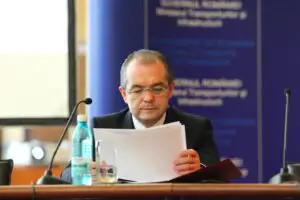Boc vrea să le ia înapoi banii celor care întârzie lucrările finanţate cu bani europeni