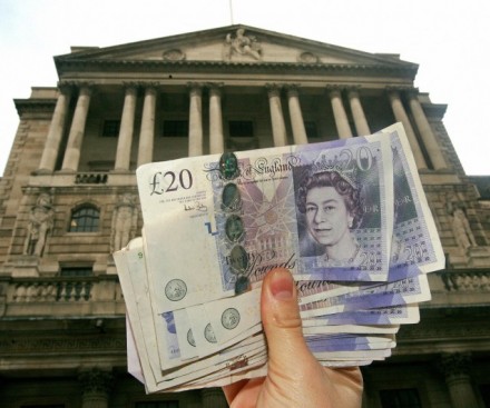 Banca Angliei menţine nemodificat programul de achiziţii de active