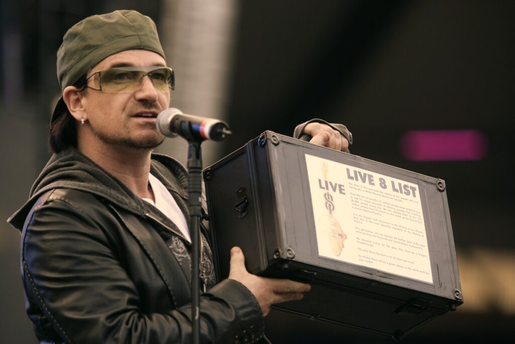 U2, în faliment? VEZI ce i-au făcut irlandezii lui Bono