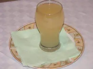 Cine sunt întreprinzătorii români care au devenit milionari din producţia de borş