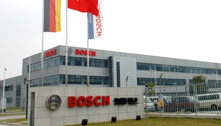 4.200 de oameni se luptă pentru 100 de posturi la fabrica Bosch