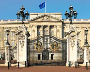 Primul succesor la tronul britanic, suspectat de neplata impozitelor