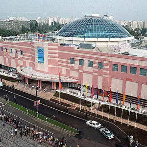 Reduceri peste reduceri MÂINE în primul mall deschis în România