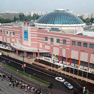 Reduceri peste reduceri MÂINE în primul mall deschis în România
