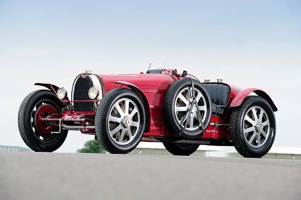 Un Bugatti  51 din 1933 a fost vândut la Paris cu un milion de euro
