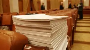 Banii pentru majorarea salariilor bugetarilor, prevăzuți în bugetul pe 2012