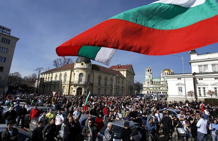 Mii de bulgari cer demisia guvernului
