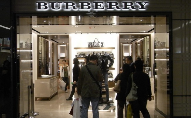 S-a deschis primul magazin Burberry din România