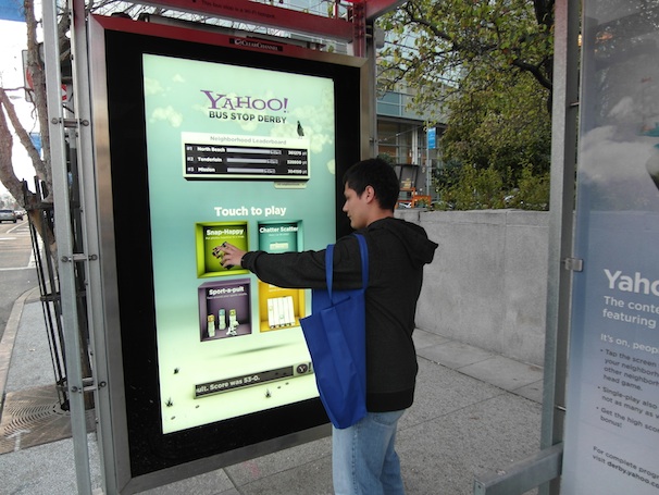 Lecții de istorie interactiva în stațiile de autobuz și de metrou