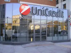 UniCredit va răscumpăra obligaţiuni de 3,5 miliarde de euro