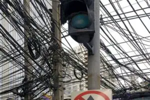 Oprescu, despre Netcity: Bucureştenii au dreptul să vadă cerul liber, şi nu firele agăţate pe stâlpi