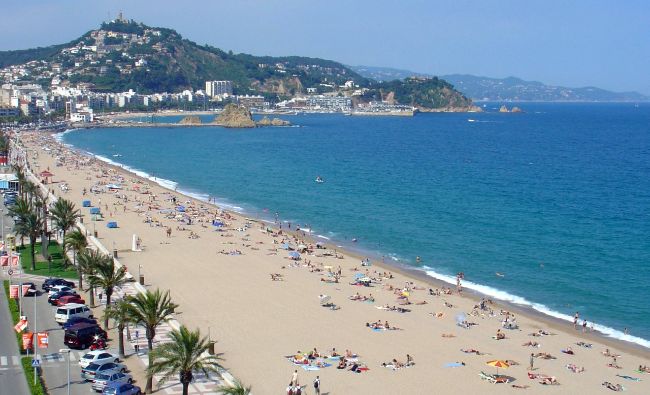 Cum arată o zi de plajă pe litoralul spaniol! Restricții importante, turiștii se plâng că nu pot face nimic