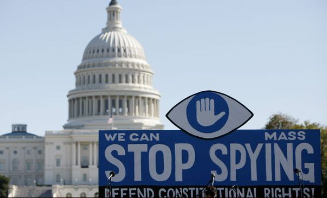 Cum îi spionează guvernul american pe cei ce protestează – inclusiv pe tine