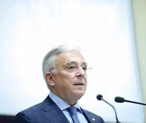 Guvernatorul BNR: Producţia de porumb, cartofi şi floarea-soarelui va fi afectată susbstanţial de secetă