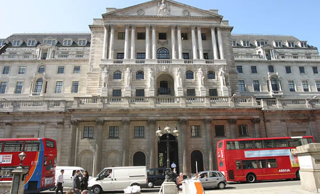 Banca Angliei menţine dobânda de referinţă la nivelul record scăzut de 0,25%
