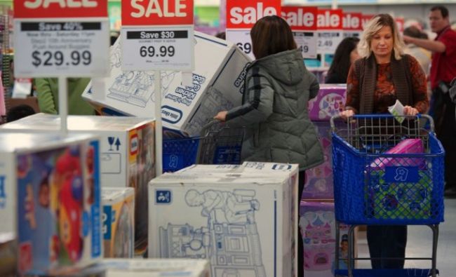 Cum își prioritizează românii cumpărăturile în perioada reducerilor
