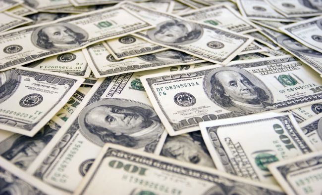BREXIT Dolarul sare în aer:  moneda naţională a pierdut peste 10 bani într-o singură şedinţă