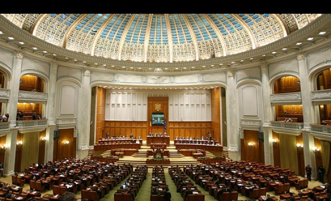 Klaus Iohannis ar putea să rămână cu salariul mic: Ordonanța salariilor demnitarilor, respinsă în Senat cu 90 de voturi „împotrivă”