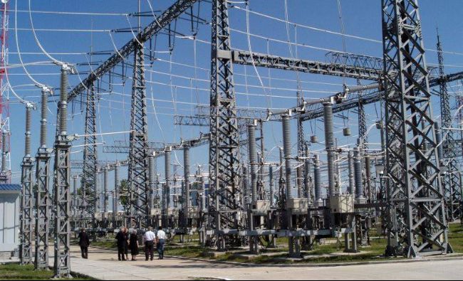 Transelectrica şi operatorii de distribuţie au semnat contracte de racord la reţea pentru energie regenerabilă