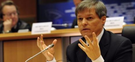 Discursul lui Cioloş în Parlament: „Ne asumăm un set de măsuri concrete, limitate ca număr, dar cu impact”