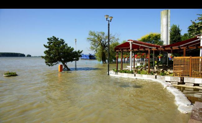 Nivelul Dunării se apropie de cota de inundaţie
