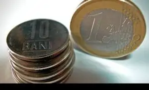 Leul s-a depreciat miercuri în faţa principalelor valute