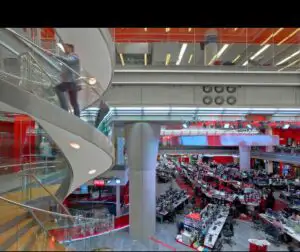 Marea Britanie: 29 de personalităţi îi cer lui David Cameron să protejeze BBC de austeritate