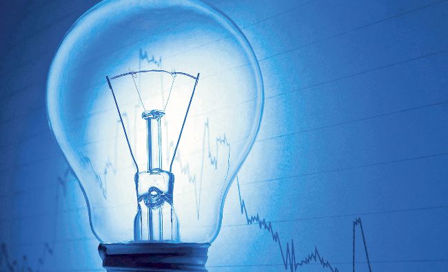 ANRE: Factura de energie electrică pentru consumatorii casnici scade cu 2,4% în trimestrul II