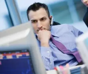 Veniturile băncilor din tranzacţiile cu materii prime au scăzut cu 25%