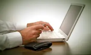 Peste o treime dintre organizaţiile financiare gestionează greu frauda financiară