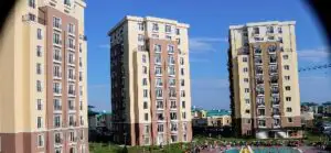 Românii cumpără din nou locuinţe „pe hârtie”