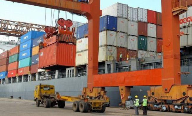 ALERTĂ Importul crește mai rapid decât exportul. Deficitul comercial a atins 2,3 mld. euro doar în trimestrul l