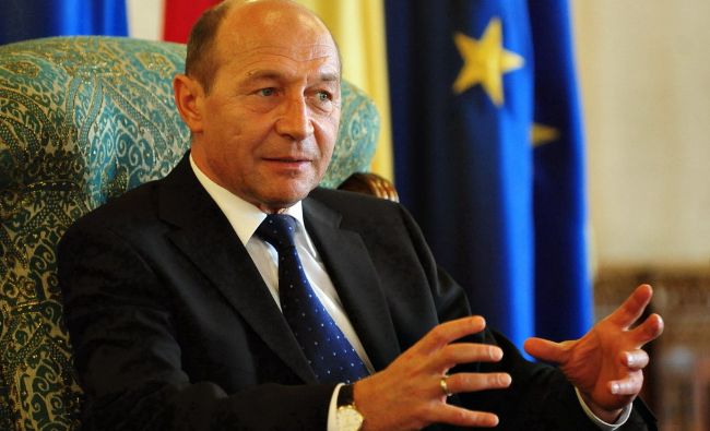 Ce pensii încasează Traian Băsescu şi Ion Iliescu