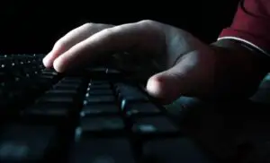 Teama de fake news: cine o are şi cine nu